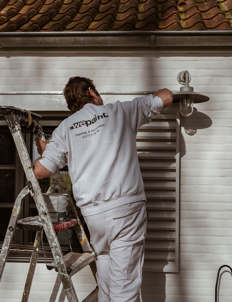 WePaint vakman aan het werk met schilderwerken